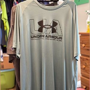 New never worn Under Armor dry fit T-shirt. Short sleeve. Gray.